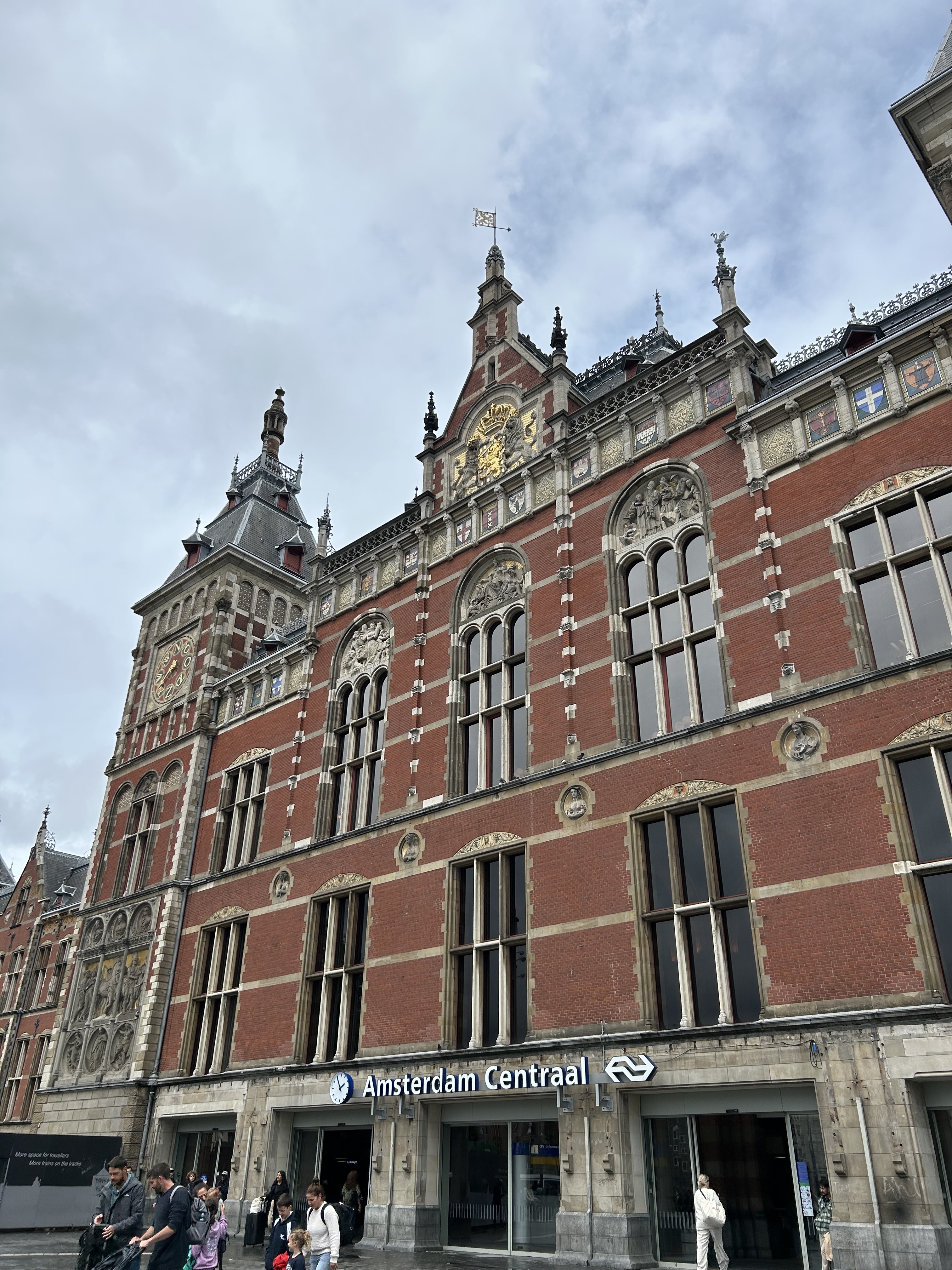 この後の悲劇を知らない頃に撮った Amsterdam Central
